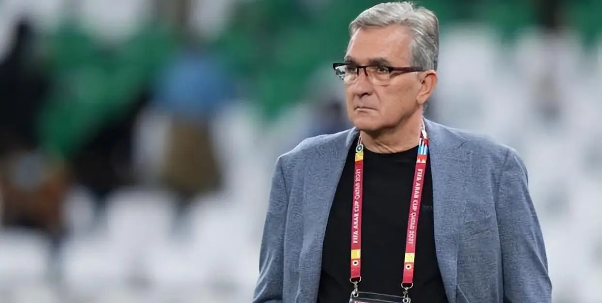 关于拜仁慕尼黑主教练遭批评，球员情绪低落的信息