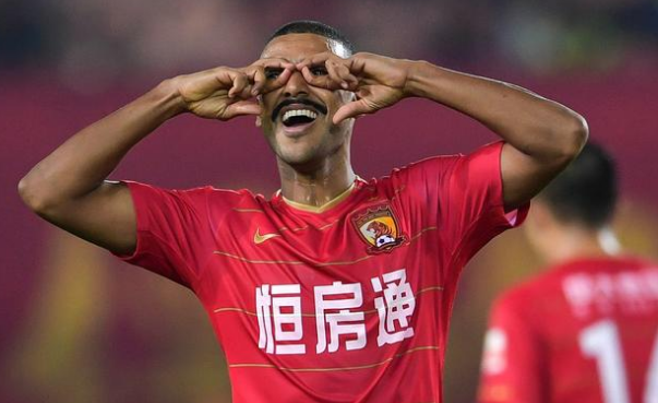 马竞豪取连胜保持榜首，劲敌未放弃追赶(马竞cholo)