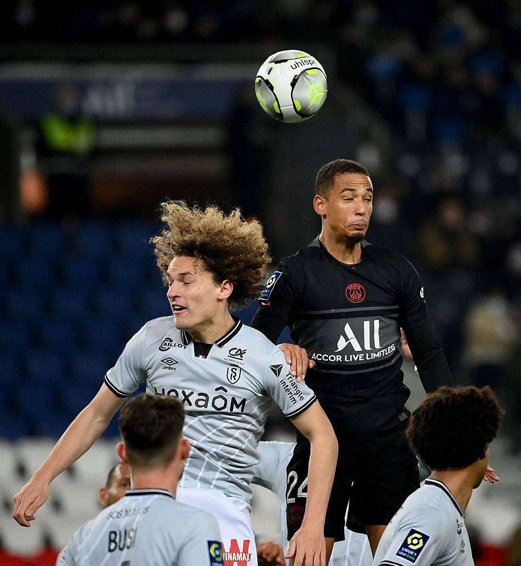 包含巴黎圣日耳曼大胜获胜，保持不败势头的词条